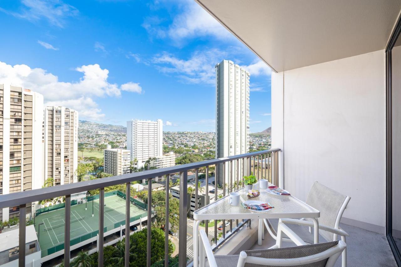 Beautiful Mountain View In Waikiki Sunset With Parking Lägenhet Honolulu Exteriör bild